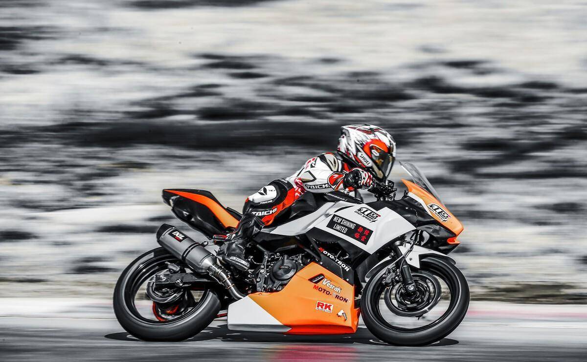 网红苏乞儿机车高速被拦截,机车摔倒受损责任划分引争议_进行_减速