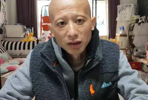 从一个精神小伙,被病魔一点一点,一步一步地折磨成骨瘦如柴的老头