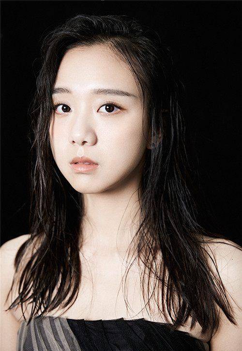 她被称"小汤唯",《那年花开月正圆》中的吴漪,生活中清纯动人_曾淇