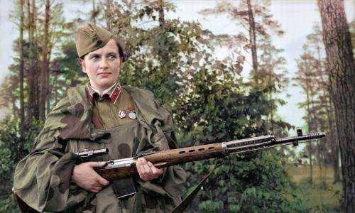 这一直是柳德米拉的愿望,她非常高兴,与此同时,她还获得了一支带着pe4