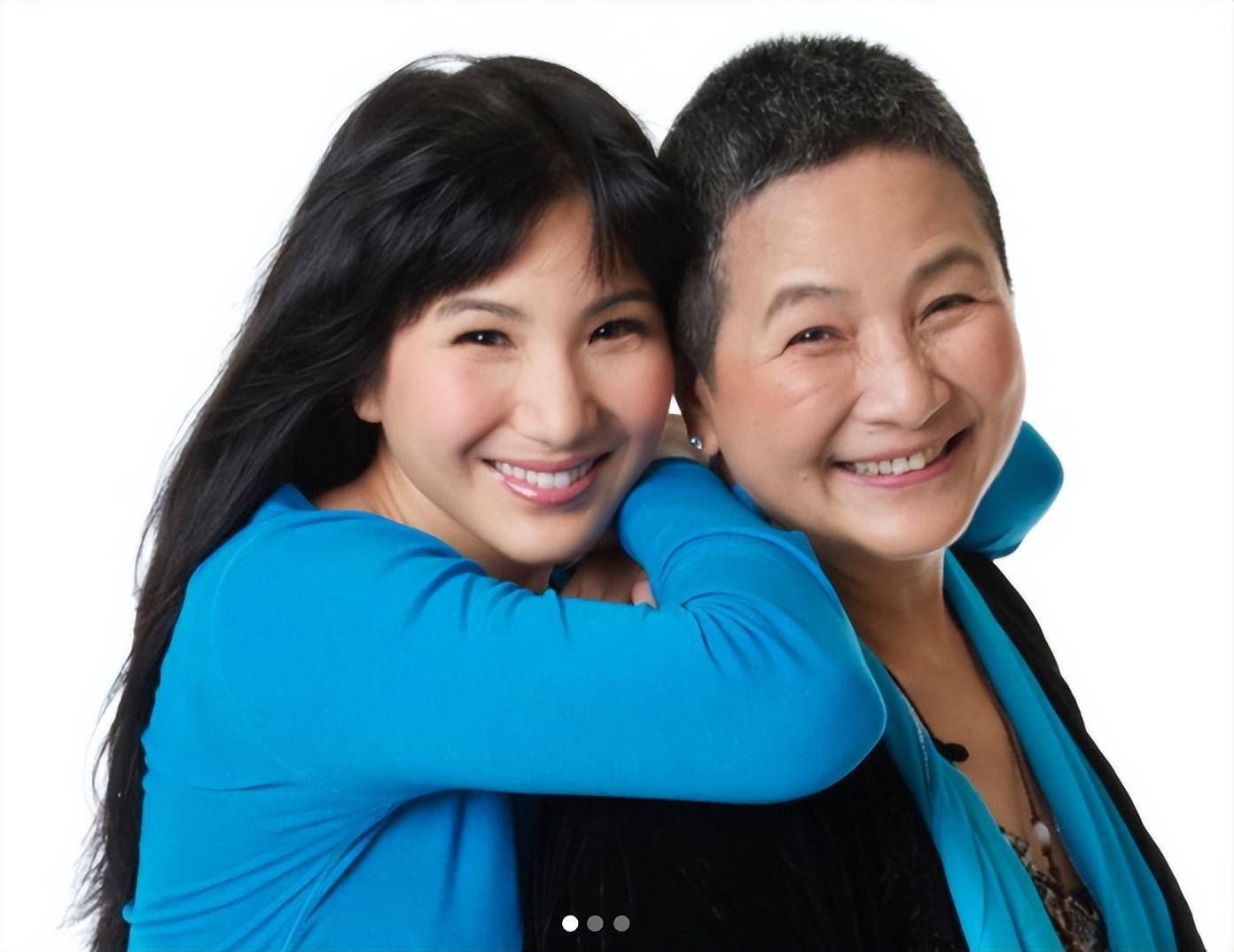 郑佩佩与前夫原文通一共育有3女1子,分别是大女儿原丽淇,二女儿原和珍