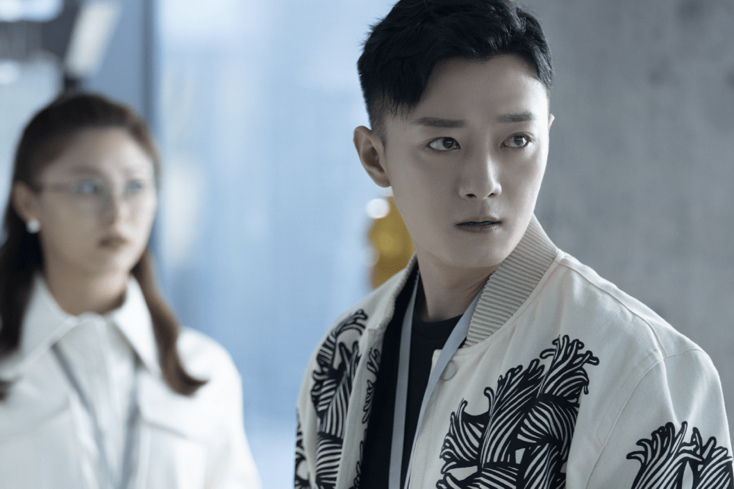 苏小玎:影视剧中的"斯文败类",靠霸气走姿走红_董璇_高启_乔振宇