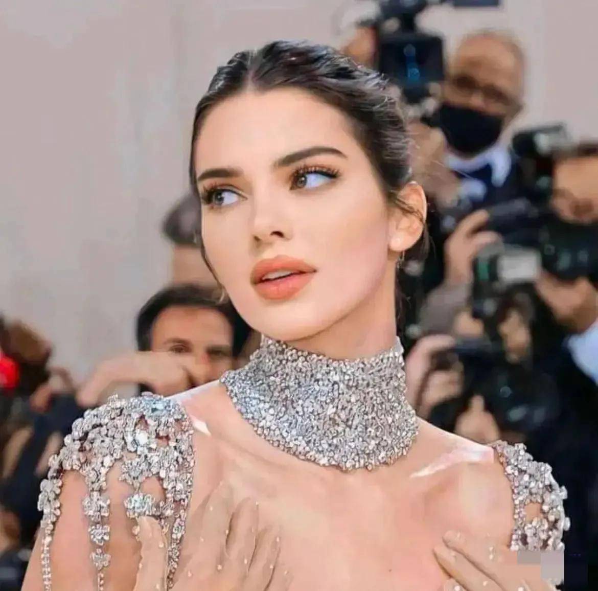 美国模特肯达尔·詹娜时尚写真_身材_面孔_欧美