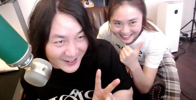 张大仙妹妹为大仙庆生,素颜出镜后,网友:果然是亲兄妹_直播间_礼物