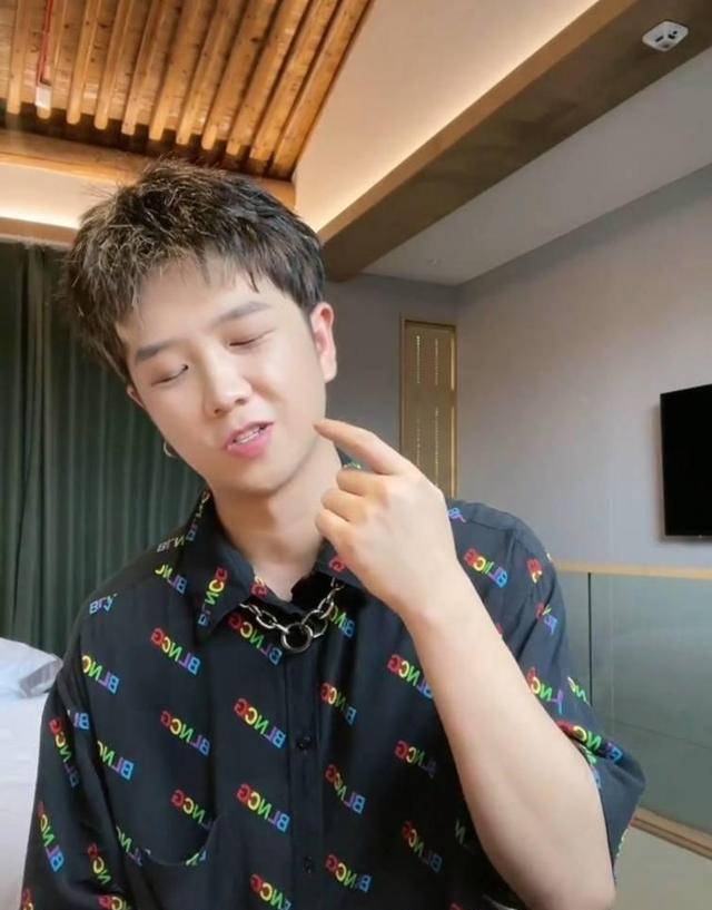 刚与薛之谦合作,潘长江张檬为其鼓劲_镜头_娱乐_网友