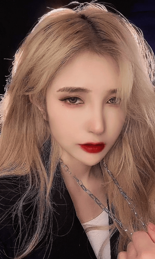 何倩倩曝前男友家暴出轨,殷世航直播回应:出轨的是何婧婧自己