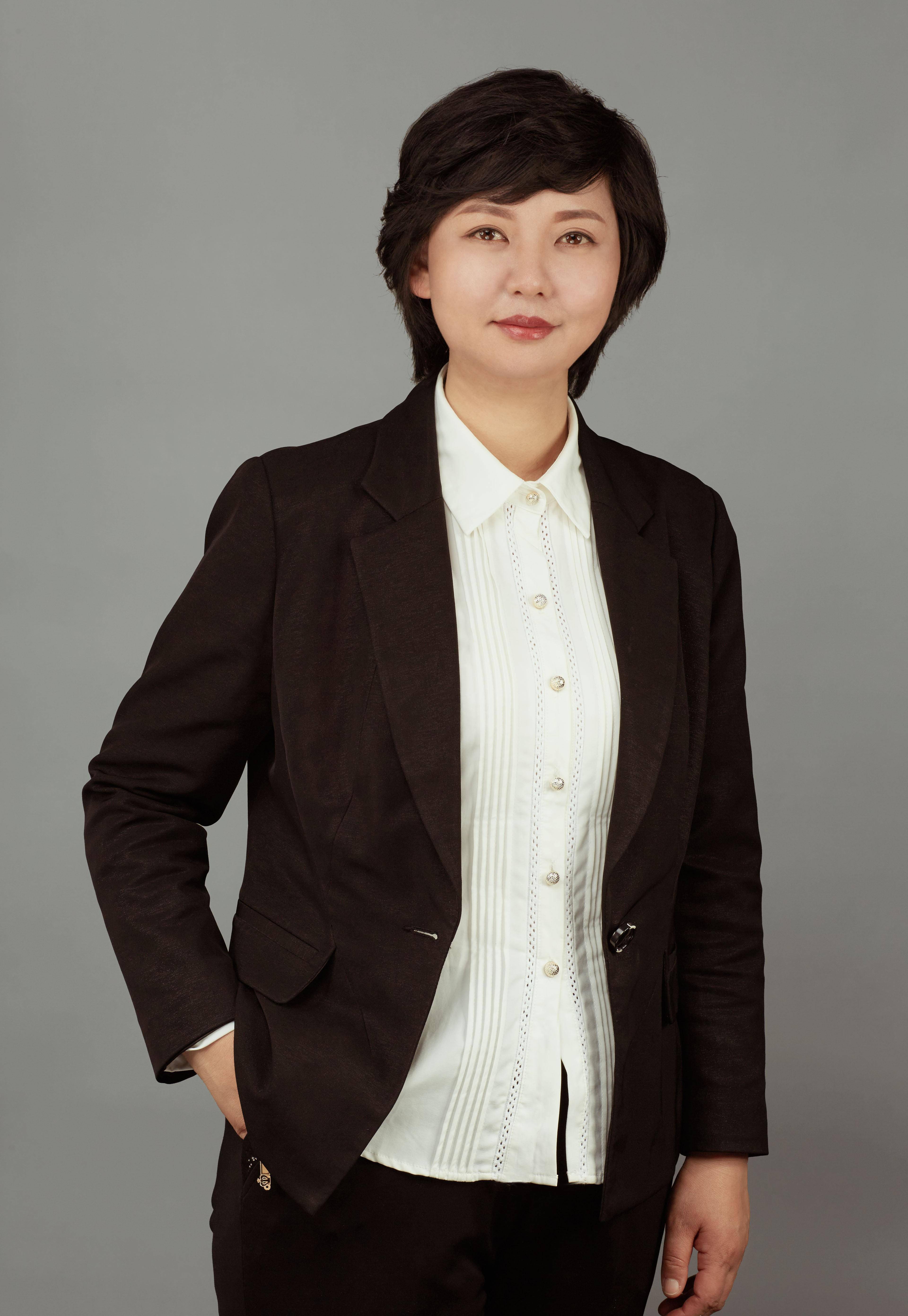 高级合伙人 天津市律师协会刑事专业委员会委员何春景,执业近二十年