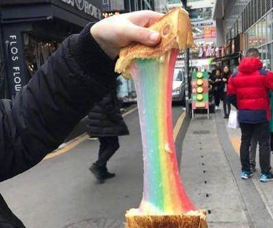 脏脏包才吃过，彩虹包还没见过，现在又来了个“挤挤包”再次爆红(图2)