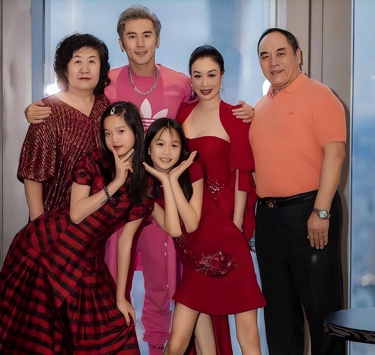 钟丽缇全家福曝光!