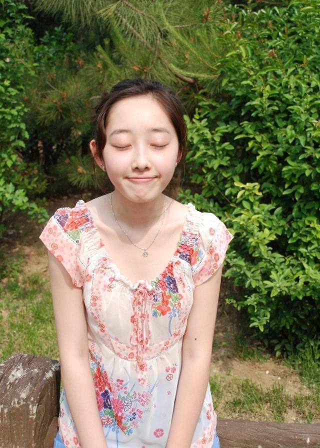 刚出道的蒋梦婕,素颜比化妆还美_杨洋_李沁_红楼梦