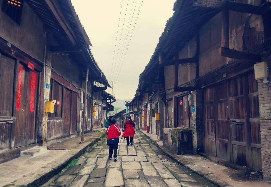 吴滩古镇,明清建筑的老街住着最时尚的老人