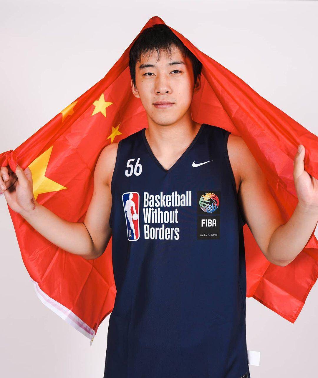 中国前锋庞清方与王俊杰将打ncaa大学