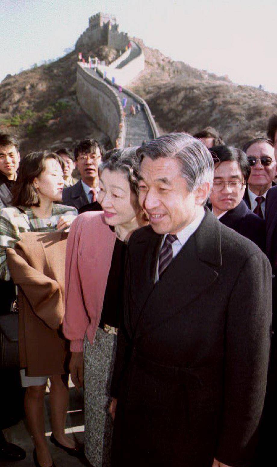 使命:弥补以父亲名义发动的战争,天皇明仁留下一个什么背影?