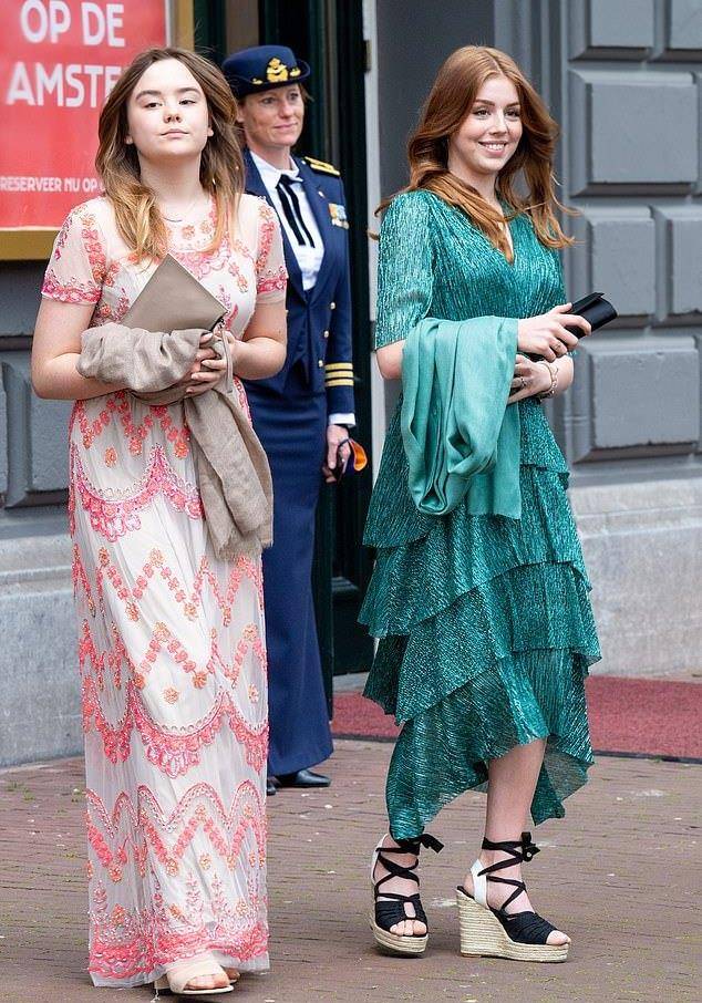 荷兰王室三个公主穿礼服裙难得美!