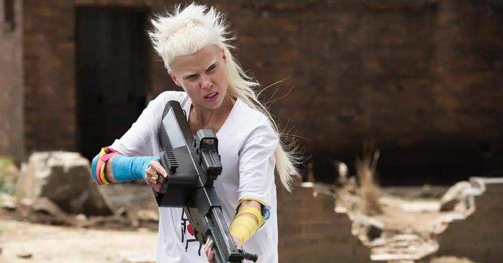 超能查派:最不正经的机器人电影,连人工智能去混黑社会当大哥了_劫匪