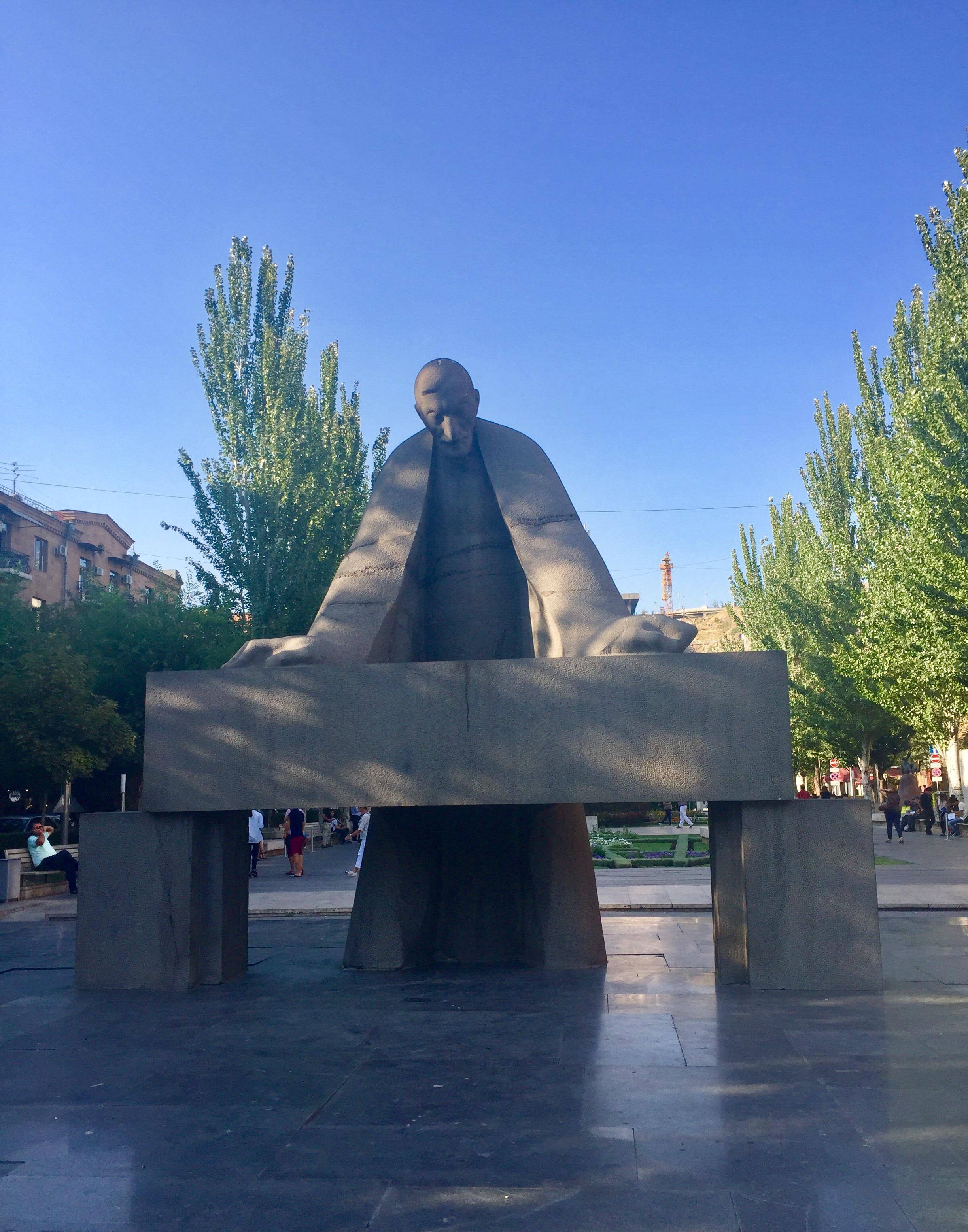 在亚美尼亚首都,看到许多中国元素_埃里温_广场_雕塑