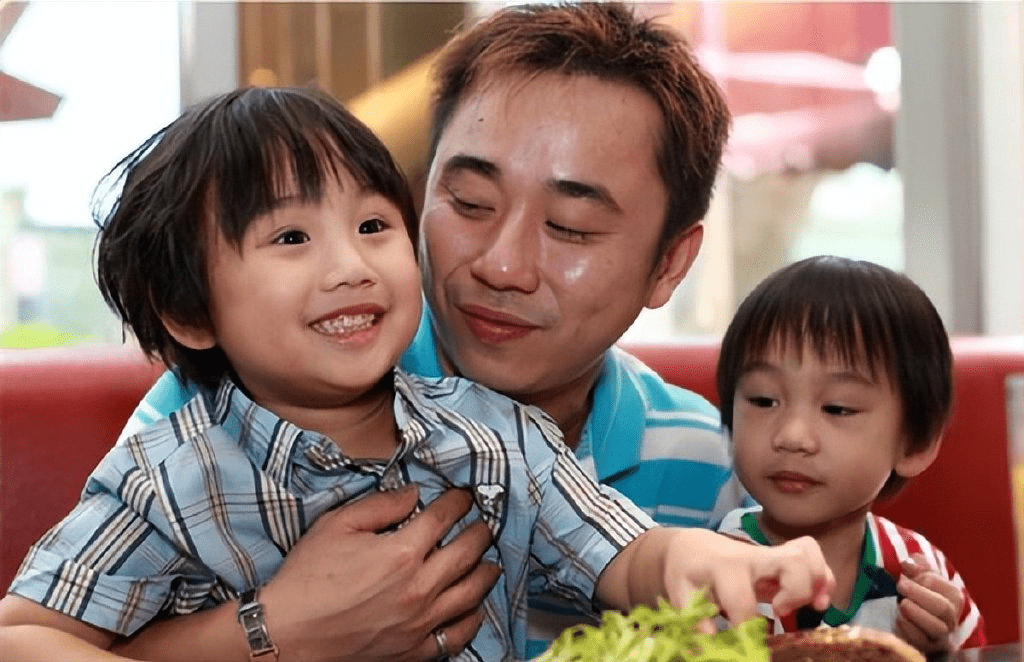 超萌童星小小彬被嘲变丑?