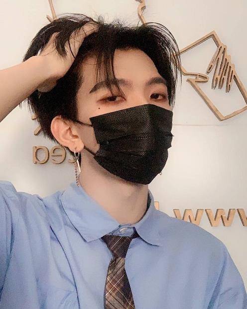 本以为摘下口罩很丑?当七鹤大人素颜无修图流出,粉丝:我失恋了