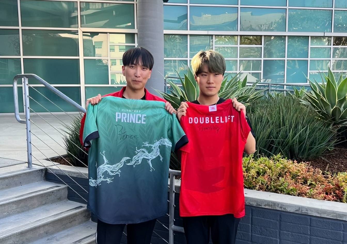 但今年spica选手似乎也得到了mayumi的眷顾,他转会的fly战队在北美有