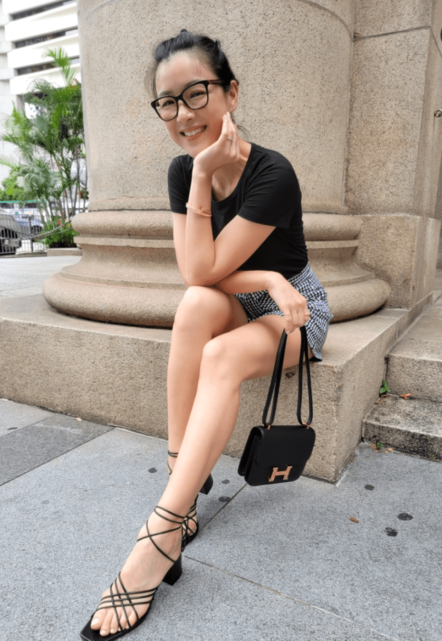 陈茵媺近几天就一直发布自身的本人美照,例如衣着泳装在游泳馆边上