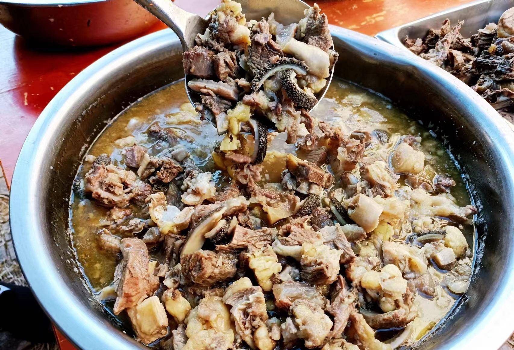 云南双柏特色美食-大麦地生态牛汤锅_肉质_牛肉汤_双白