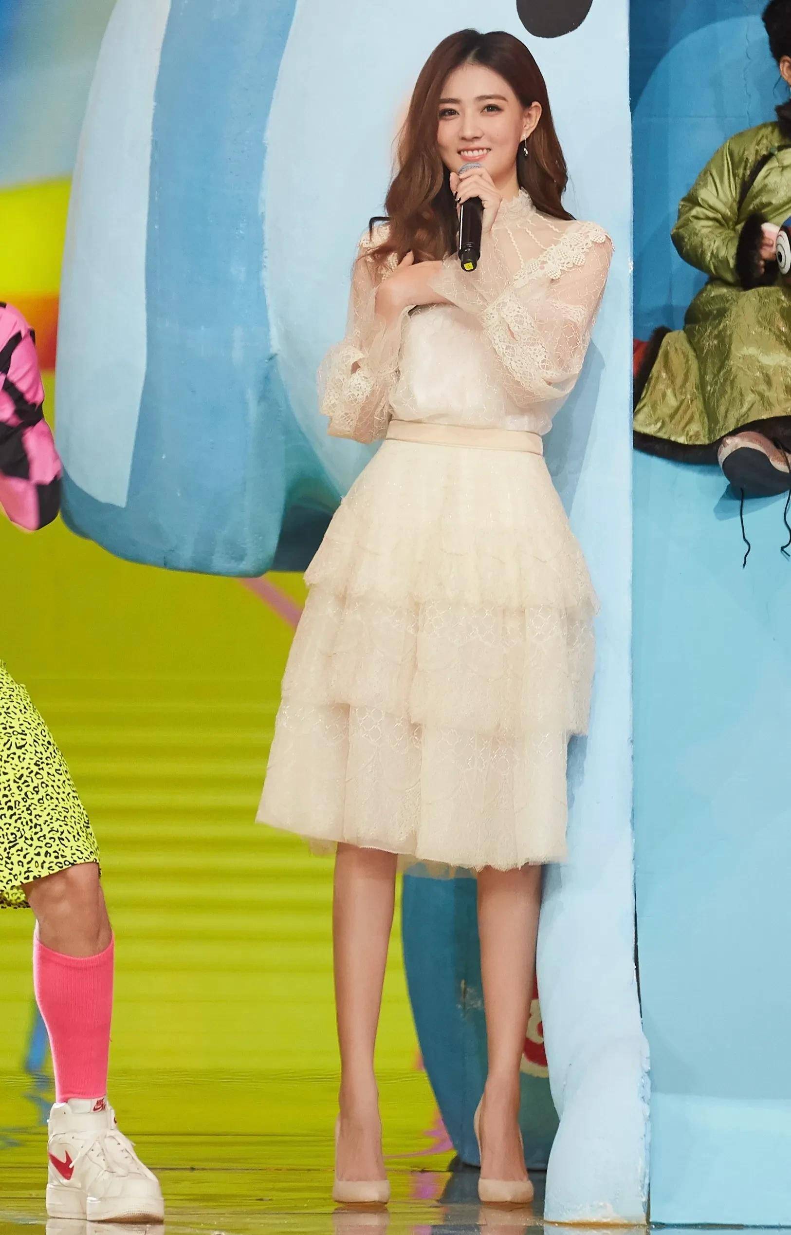 原创徐璐的尖头高跟鞋美图