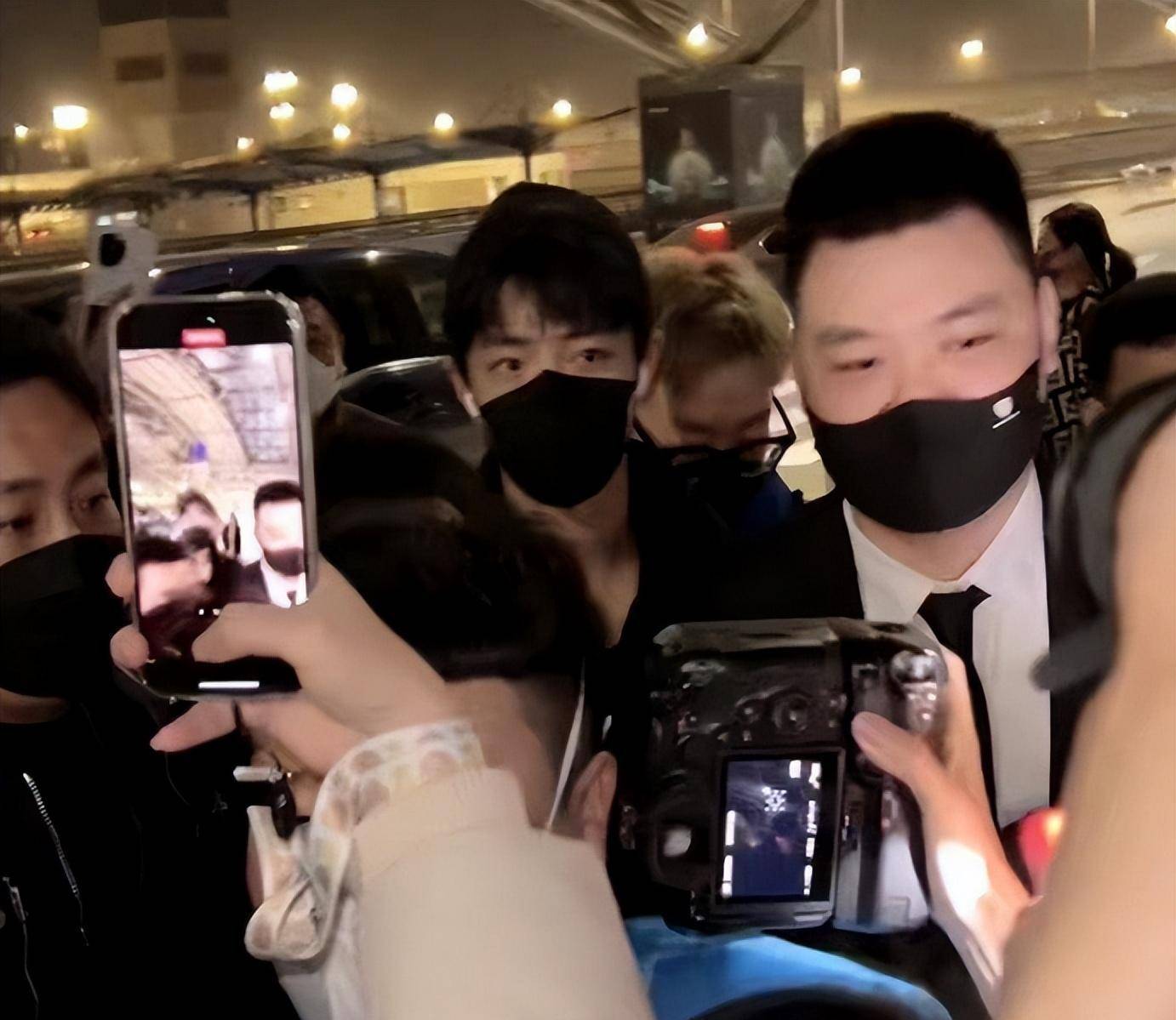 机场_手机_发声