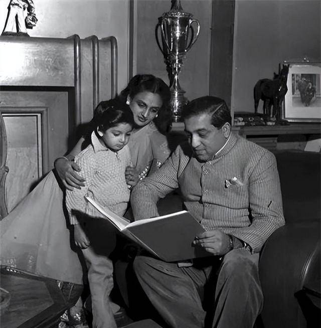 西塔德维:带前夫的8个孩子嫁给王子,为她拆祖传皇冠,一生奢华_辛格