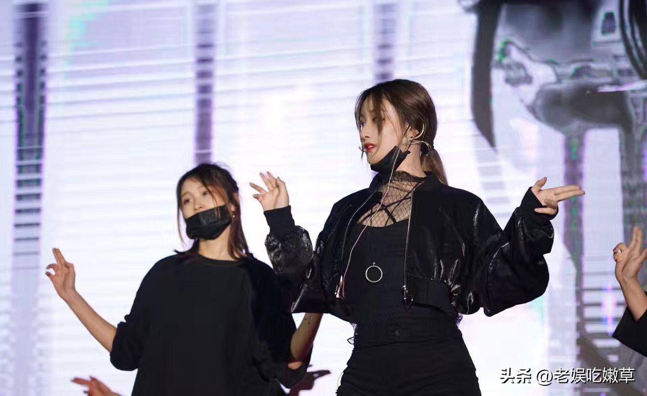 嵇嘉禾因为在靠脸靠身材的娱圈根本没人要她曾经也是靠着拍搞笑段子