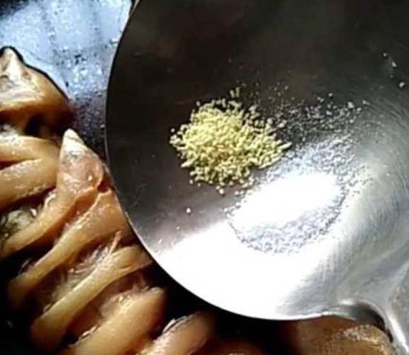 猪蹄整个做红烧，和老公一人啃一个，这方法很不错(图4)