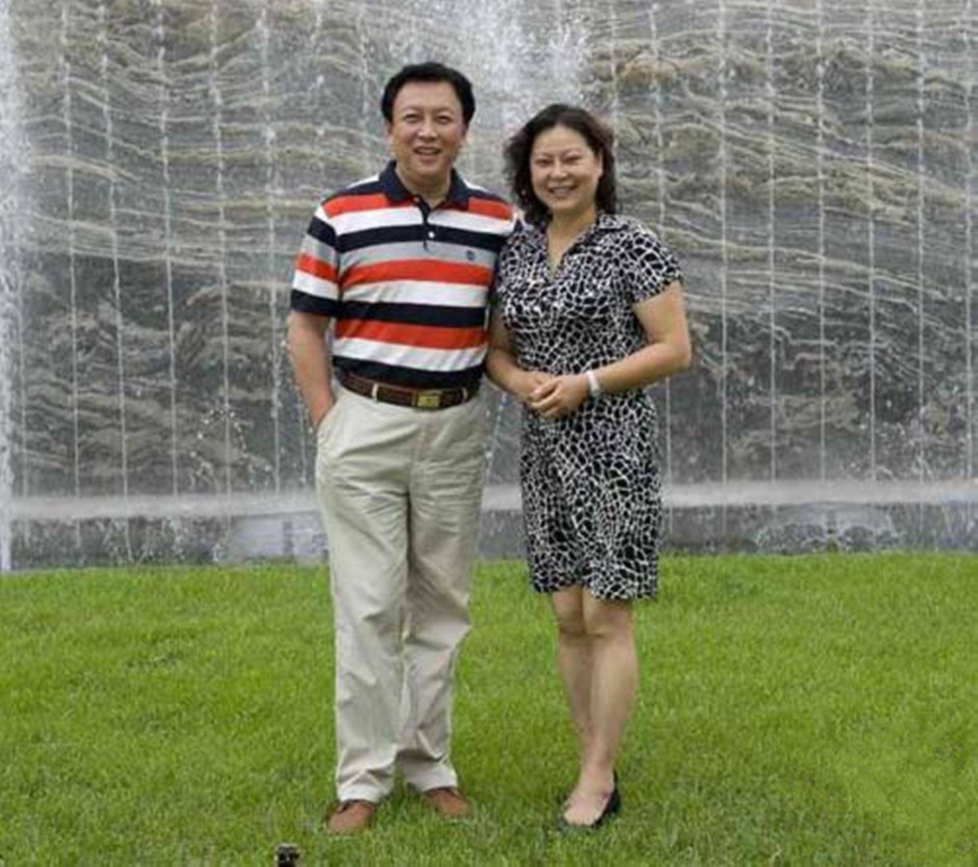 近年来,有很多网友都在偶遇唐国强和壮丽夫妻俩,所以不少媒体透露消息