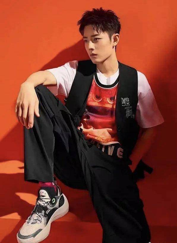 肖战李宁潮流产品造型曝光,清爽帅气像十八岁少年,真是太迷人_运动服