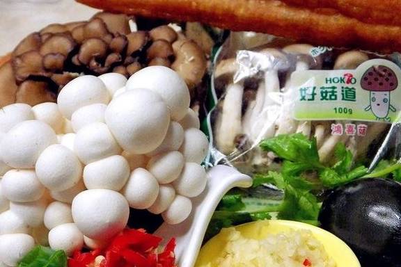 这些蘑菇你都认识吗？混搭起来虽然不好看，但是香辣鲜美非常下饭(图2)