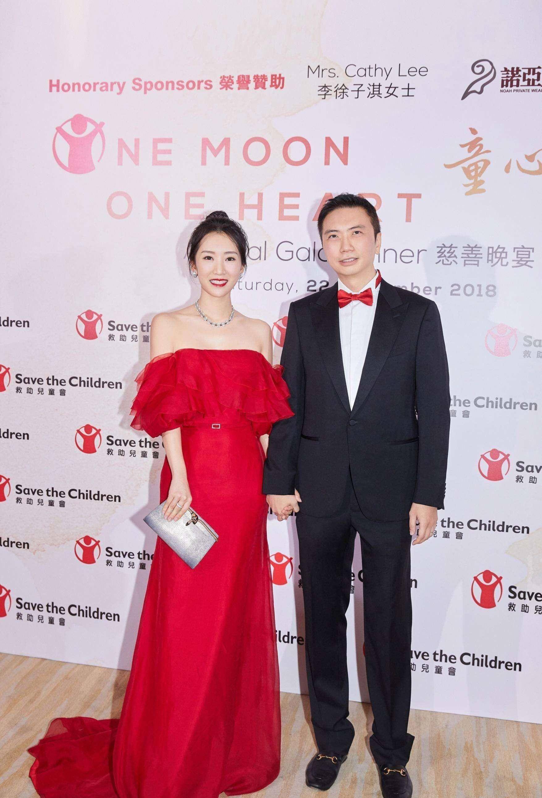 当时和她一起的出演的演员还有张嘉译,海清,文章,他们三人都比李念