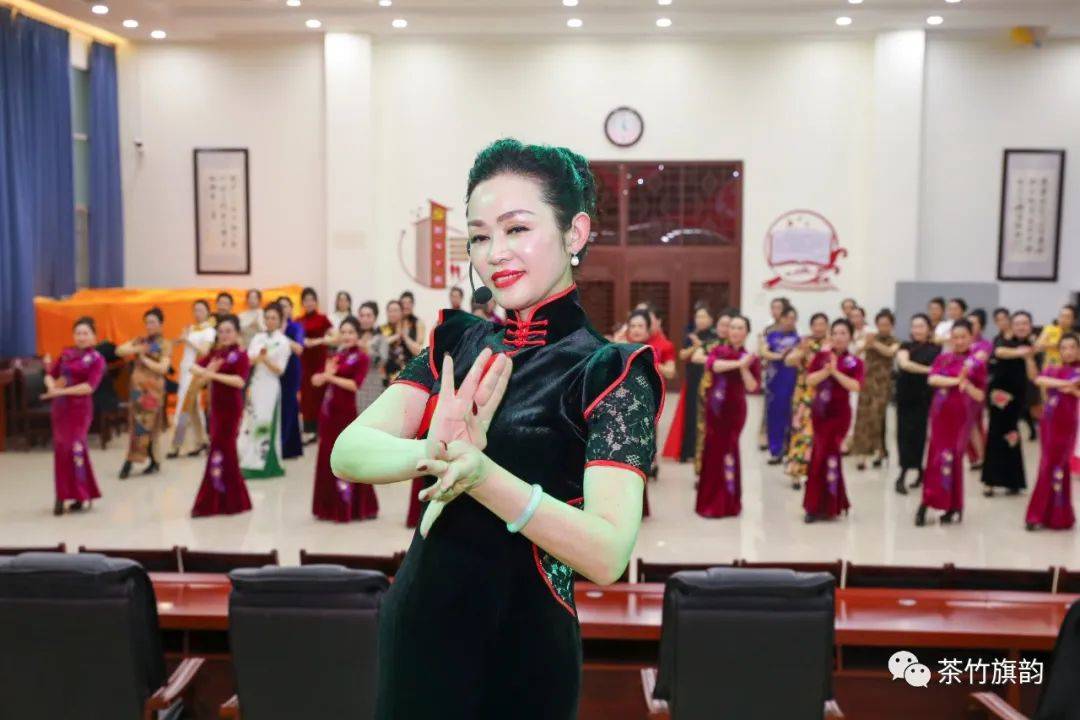 重庆市永川区旗袍文化协会第二次会员大会成功召开_周霞_协会会长_周