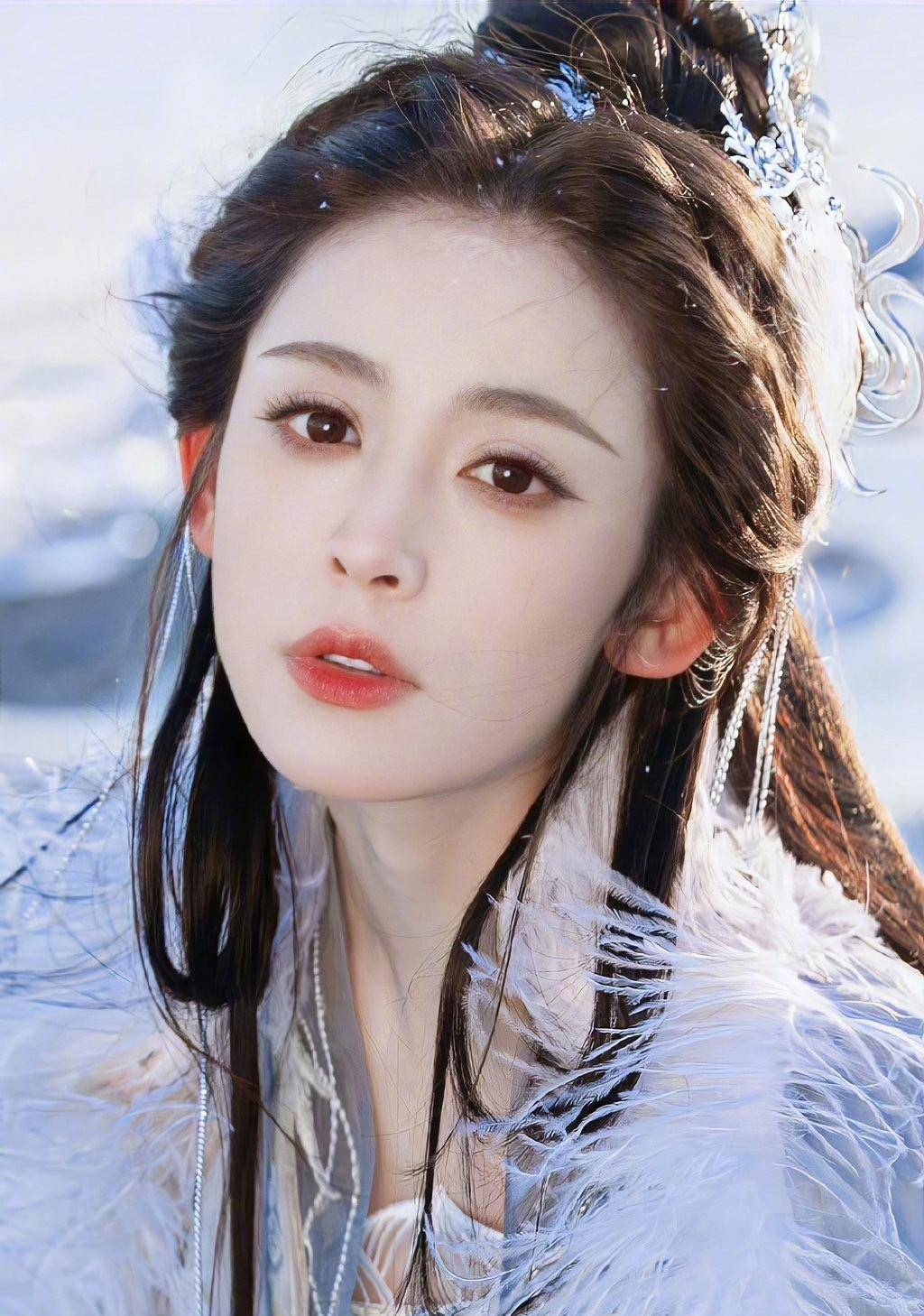 68岁成龙搭档张艺兴,女主颜值才是惊鸿一瞥_作品_古力娜扎_影片