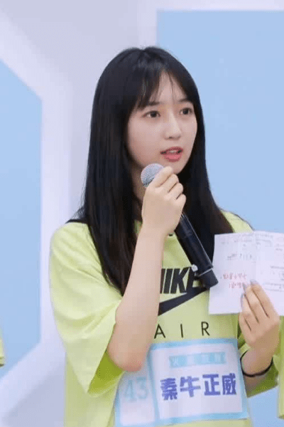 秦牛正威晒校园生活照,纯素颜穿校服散步,暴露真实颜值_rap_节目_照片