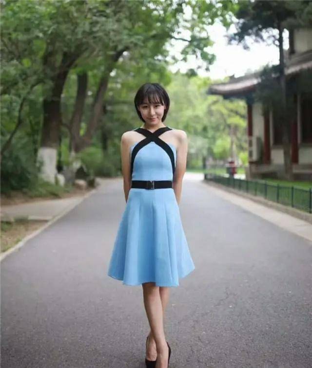 女子体操团体决赛,邓琳琳与程菲,何可欣,姜钰源,杨伊琳,李珊珊五位