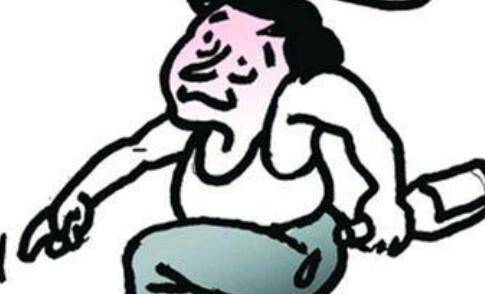 一:酒鬼下酒缸有个酒鬼,见酒如命,每次都喝得醉熏熏的,并且借酒发疯