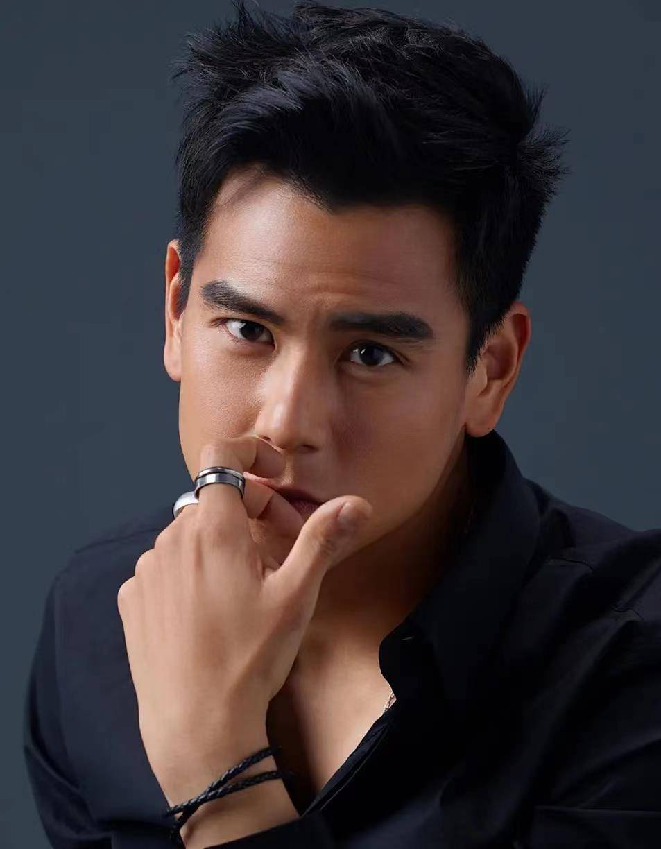 超级明星 ‖ 彭于晏 帅到极致的模样_训练_体操_阿信