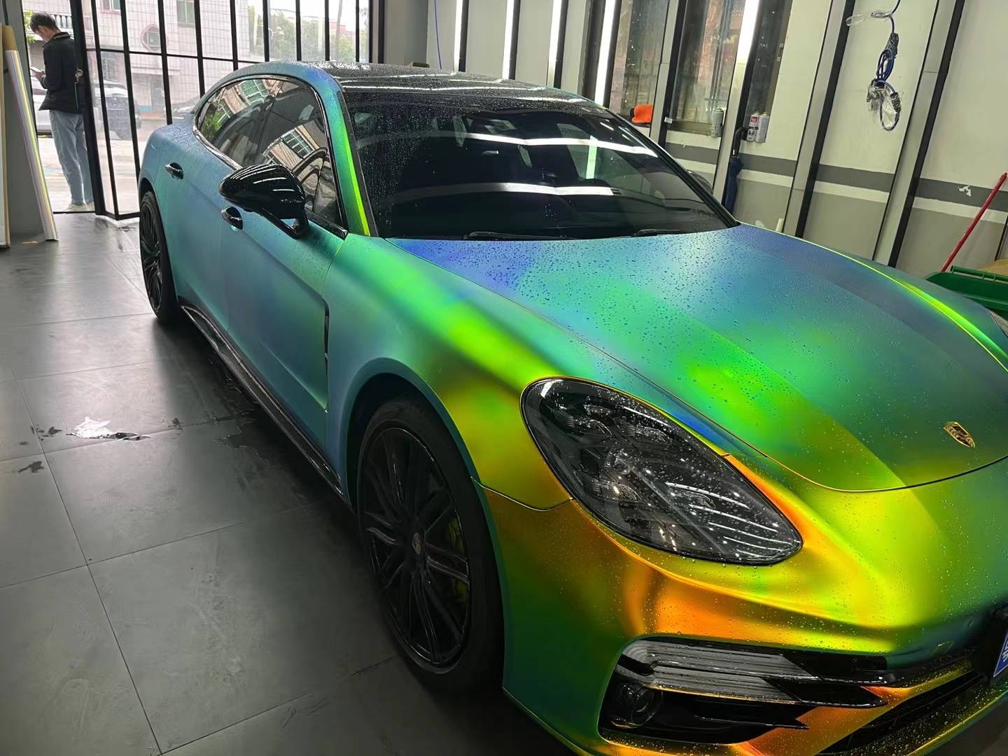 保时捷卡慕斯改色膜亚彩虹电镀绿,惊艳华丽_搜狐汽车_搜狐网