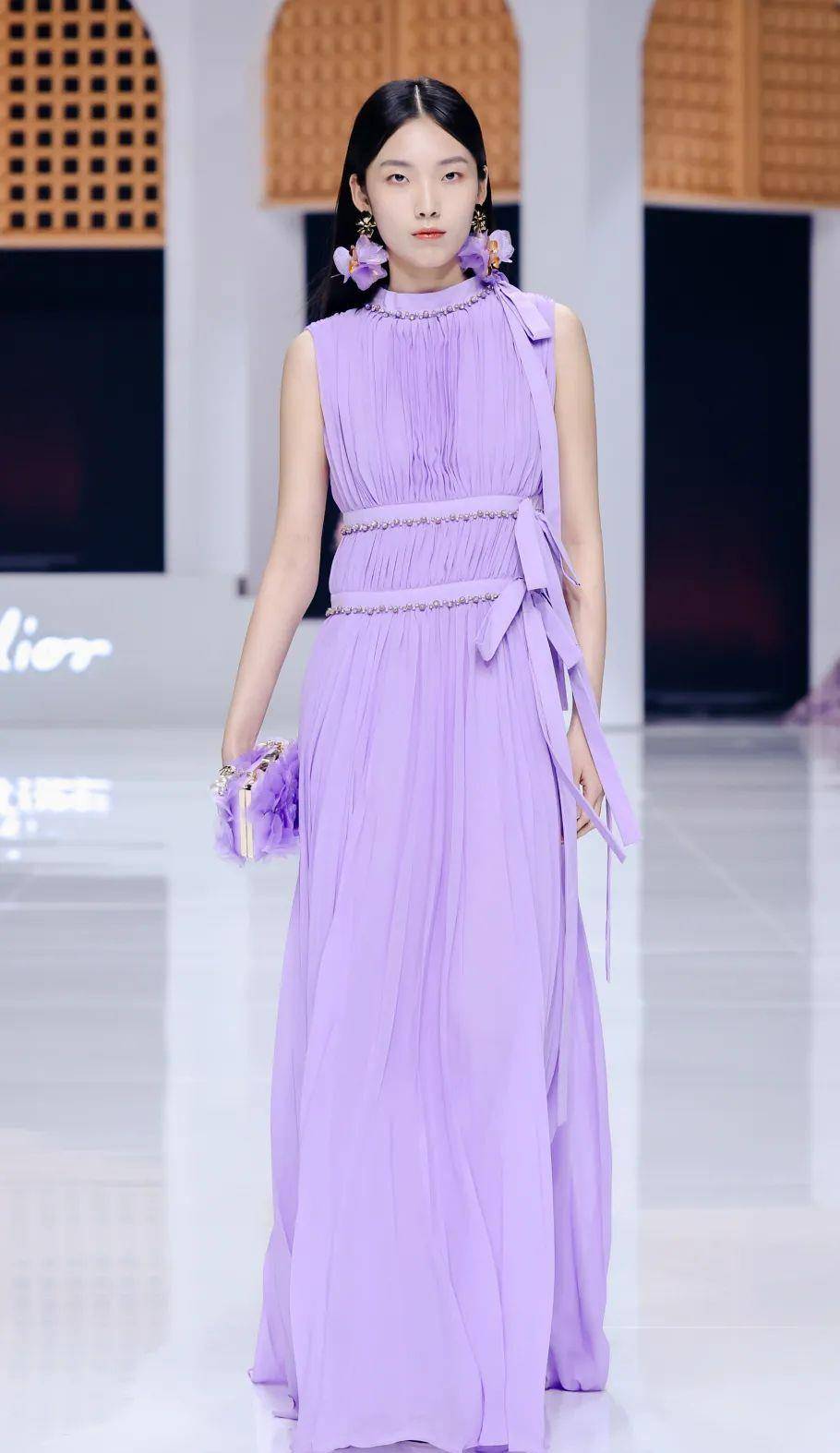 la koradior盖娅传说在左joooystracy chu紫色天生自带的疏离感,十分