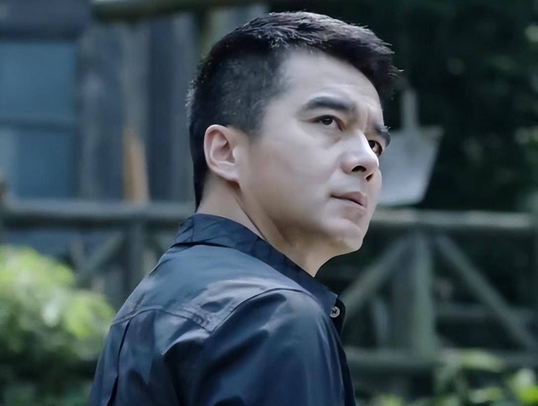 历经改名,换角,王志文新剧《风雨送春归》,观众好评如潮_余仲君_麦