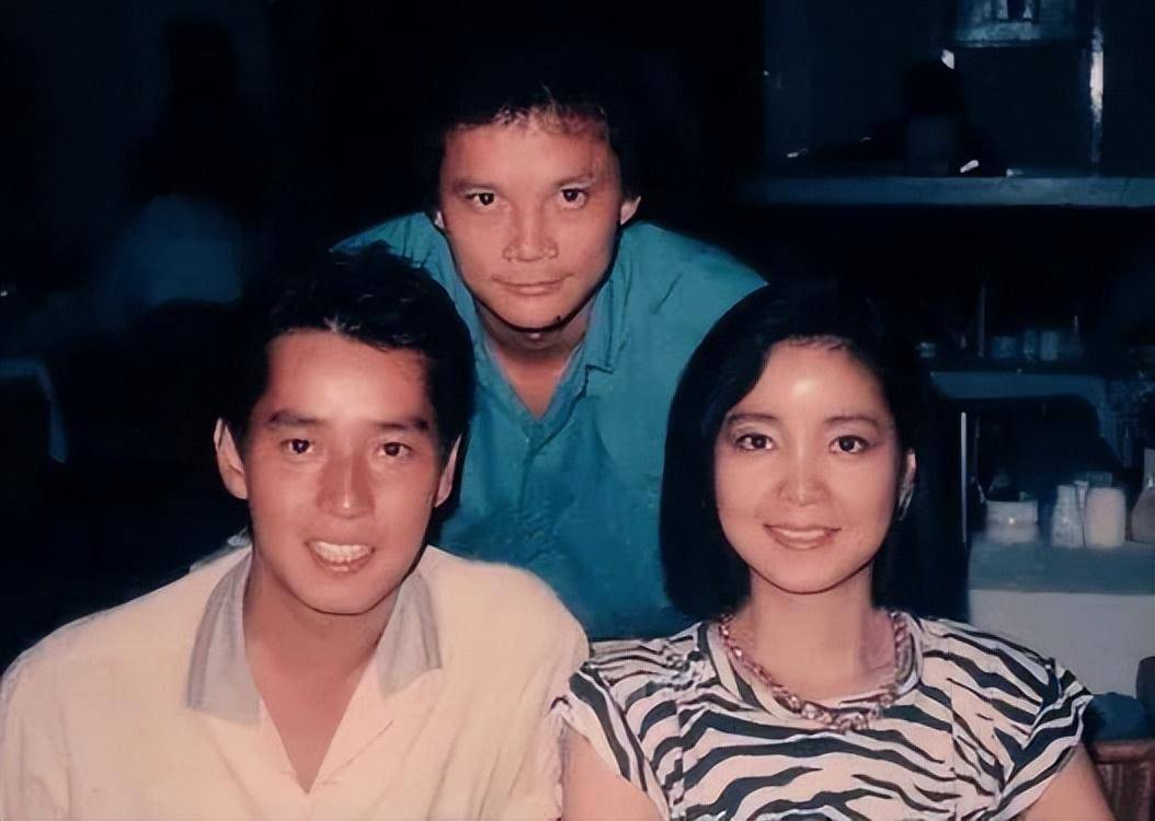 考古邓丽君,考的我脸红心跳_凌峰_旗袍_穿着