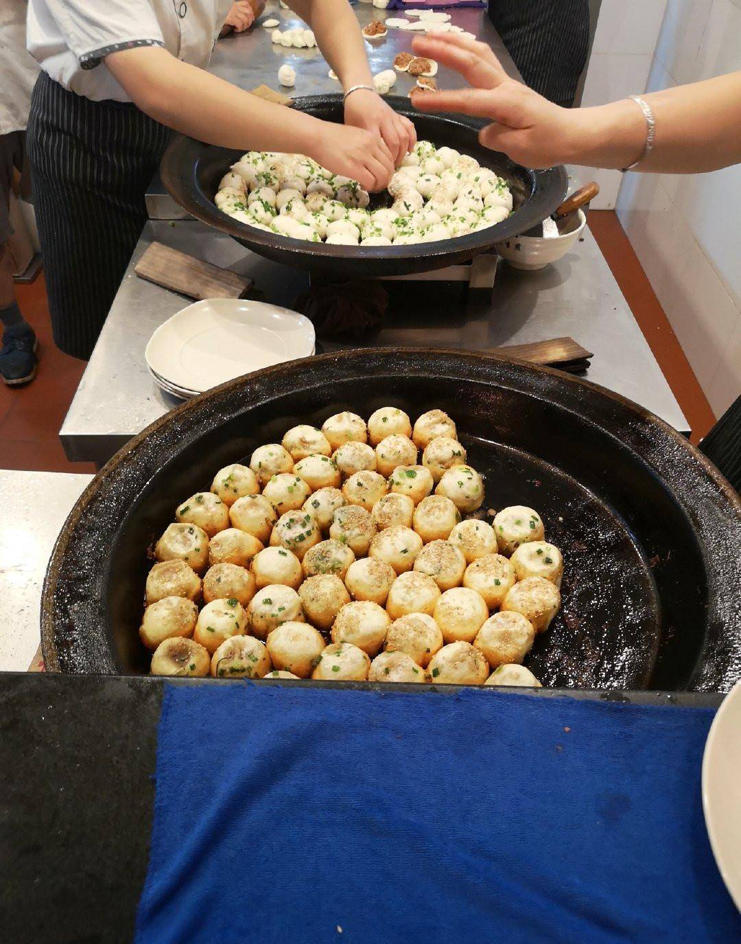 为什么游客爱吃的宁波南塘老街美食,本地人却不爱吃?