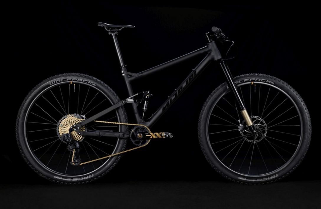 该品牌并不做碳纤维车架,基本是以重型山地车为主,当然也涵盖xc,还近