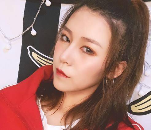 继网红莉哥之后,于晴粉丝达百万备受关注,网红于晴怎么走红的?