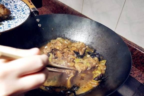 只需加些紫苏，做出来的排骨味道鲜美，不油腻，大人小孩都爱吃！(图6)