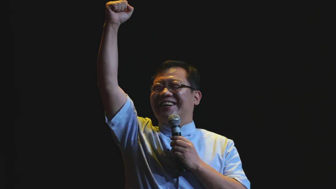 把京津地区的相声传到了南方,这些名宿当中,有刘宝瑞,高元均,董长禄