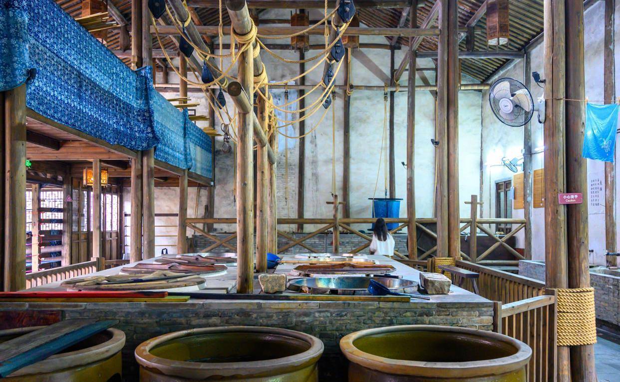除了晒场,还可以到室内参观当时生产染布的作坊